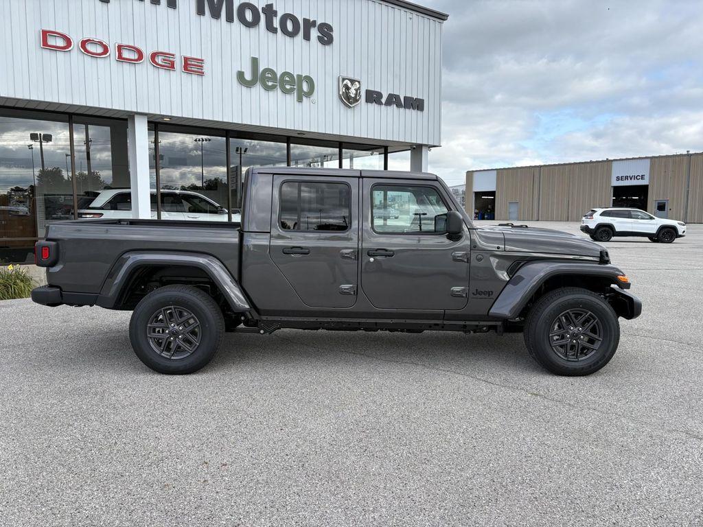 new 2025 Jeep Gladiator car, priced at $43,170