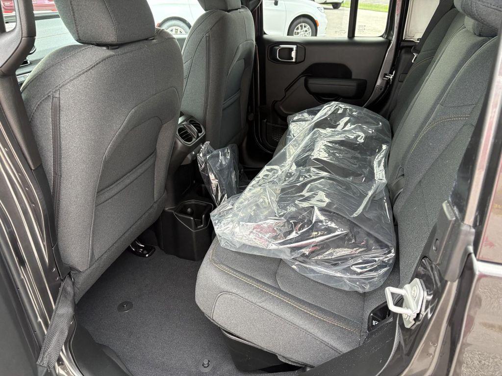 new 2025 Jeep Gladiator car, priced at $43,170