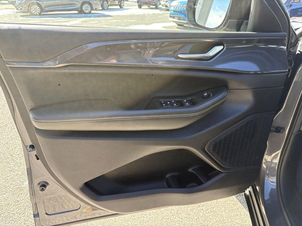 used 2023 Jeep Grand Cherokee car, priced at $33,989