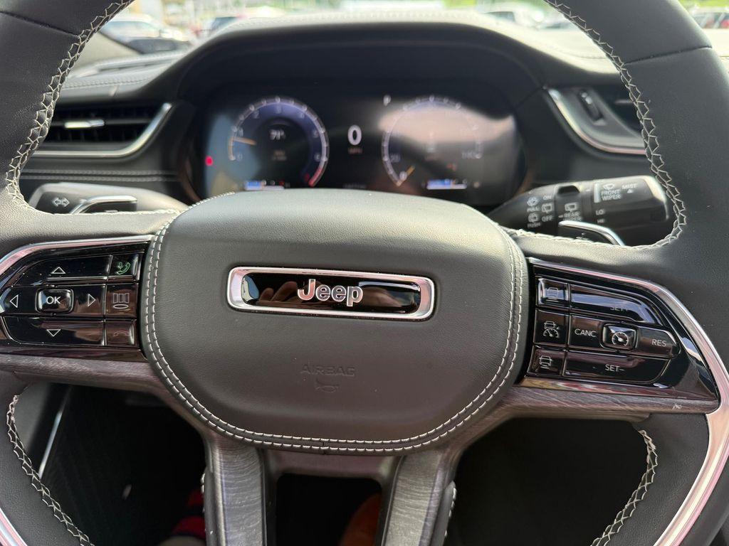 used 2025 Jeep Grand Cherokee car, priced at $46,989