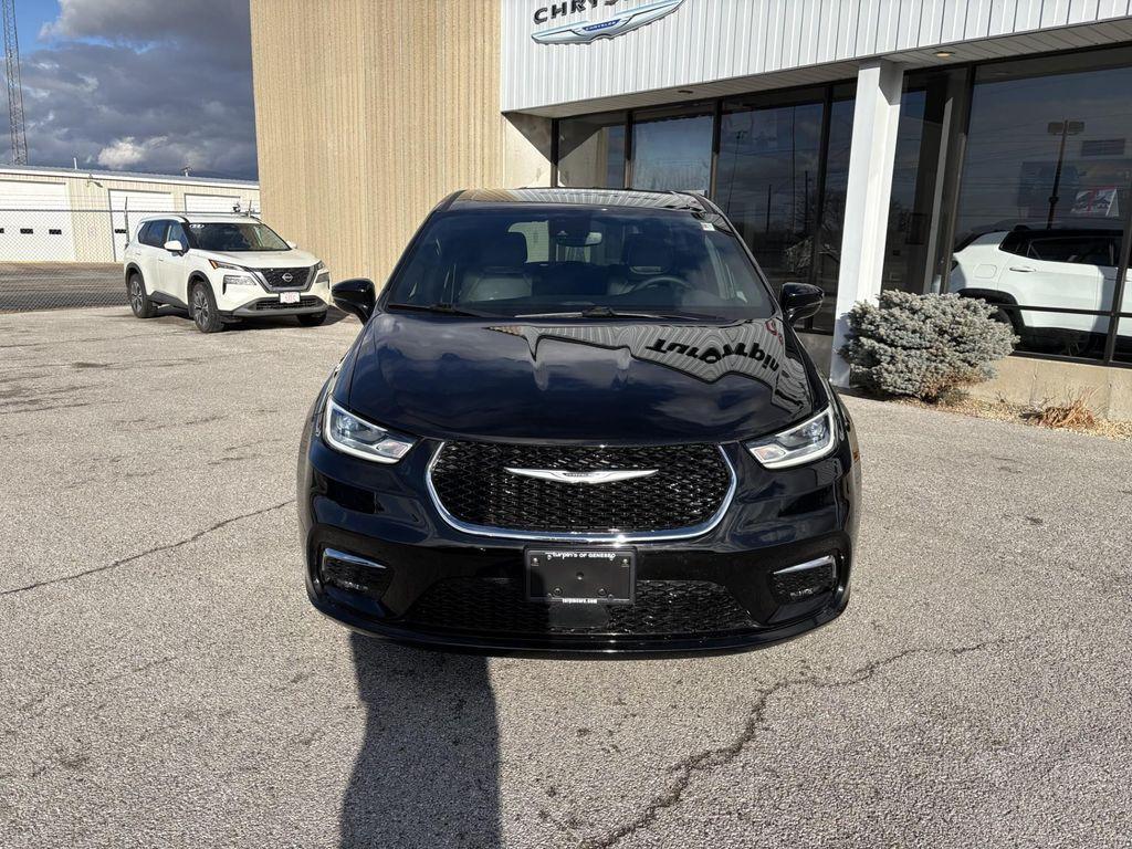 used 2025 Chrysler Pacifica car, priced at $32,889