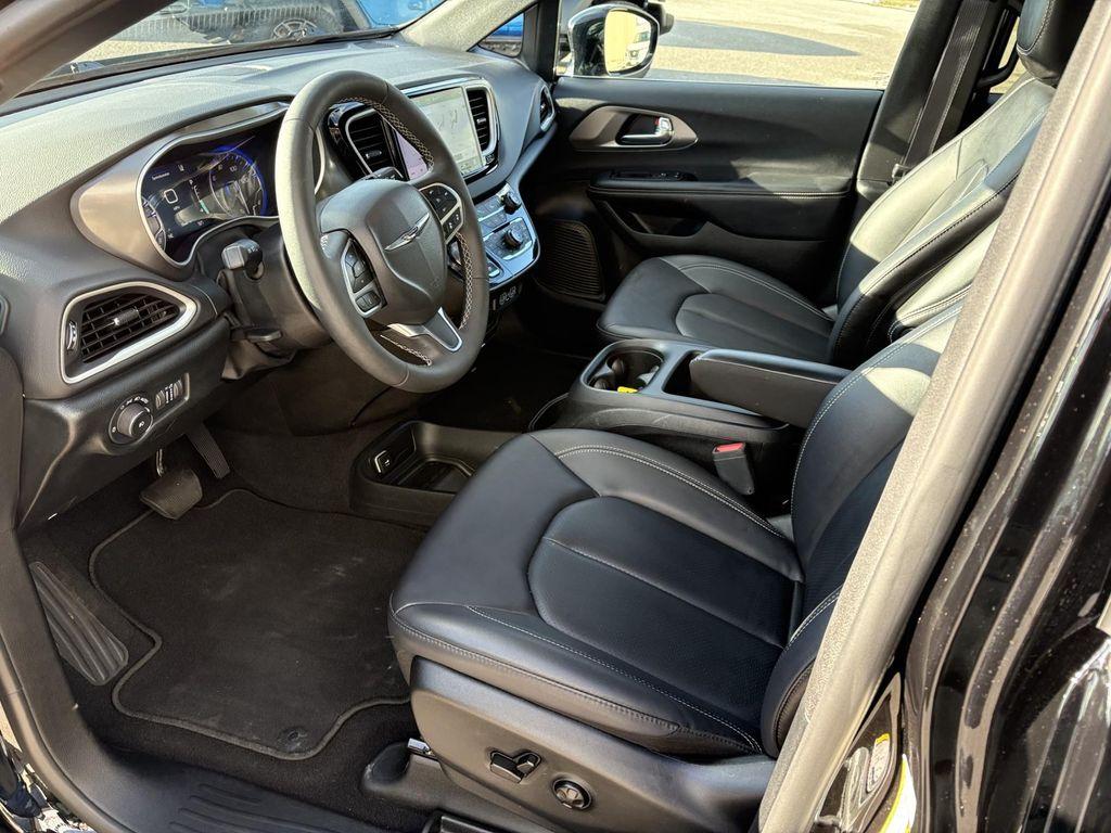 used 2025 Chrysler Pacifica car, priced at $32,889
