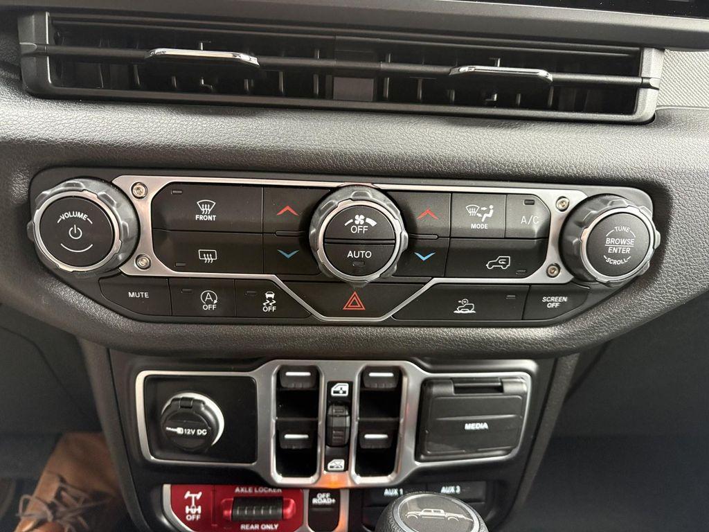 used 2025 Jeep Gladiator car, priced at $38,969