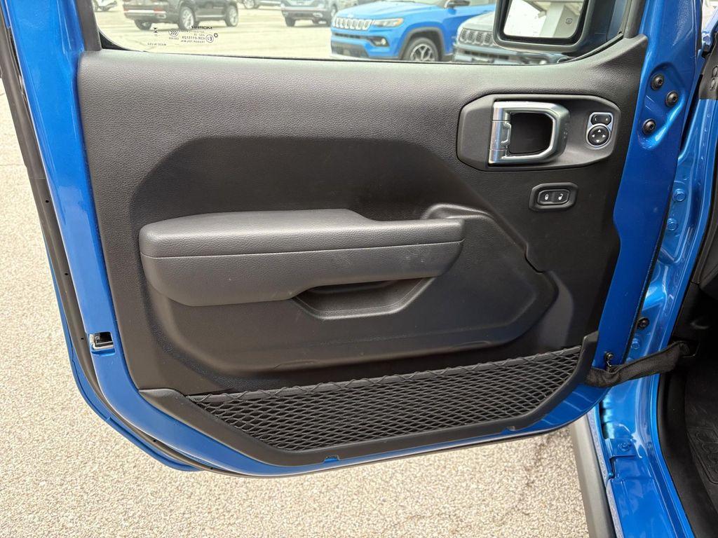 used 2025 Jeep Gladiator car, priced at $38,969