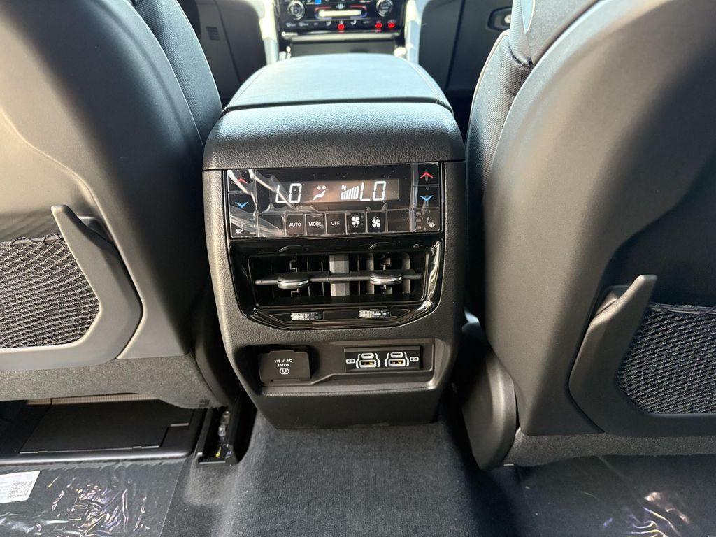 new 2025 Jeep Grand Cherokee car, priced at $55,956