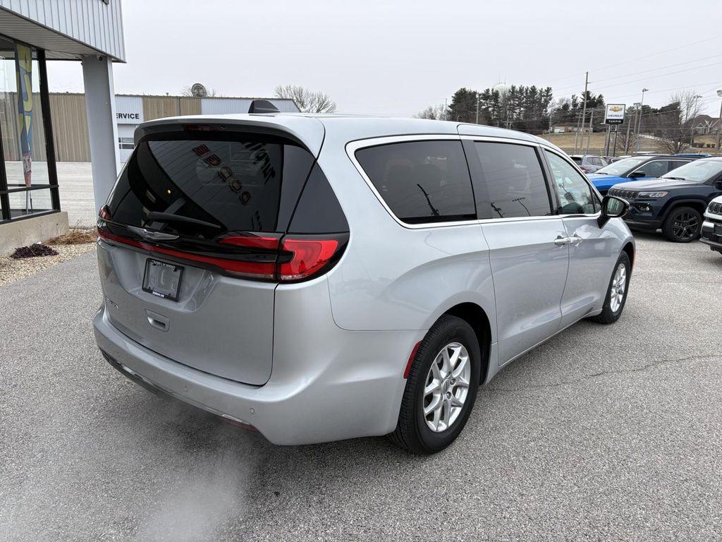 used 2024 Chrysler Pacifica car, priced at $34,679