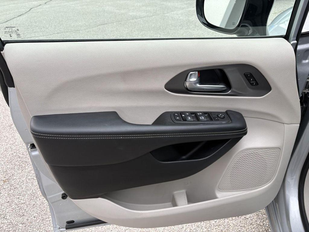 used 2024 Chrysler Pacifica car, priced at $34,679