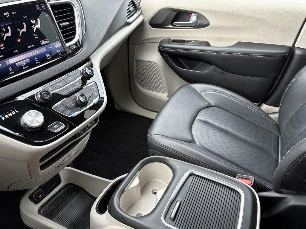 used 2024 Chrysler Pacifica car, priced at $34,679