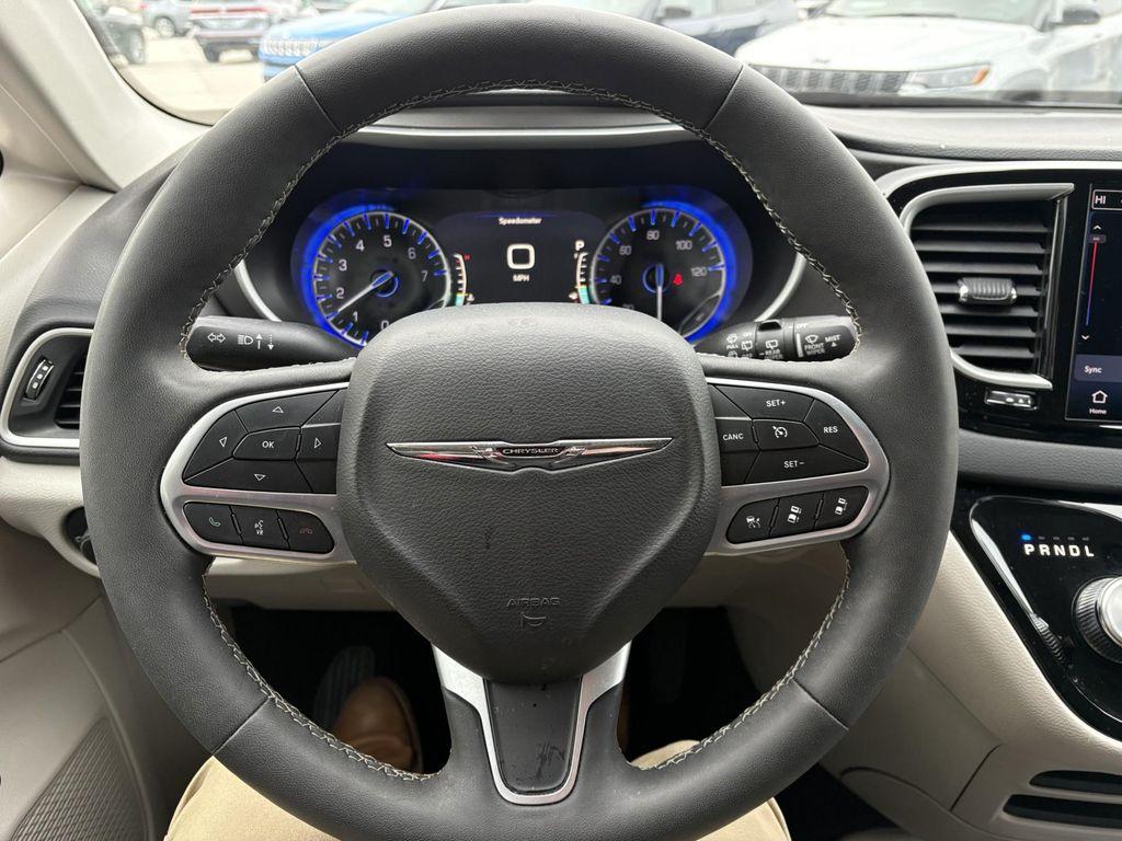 used 2024 Chrysler Pacifica car, priced at $34,679