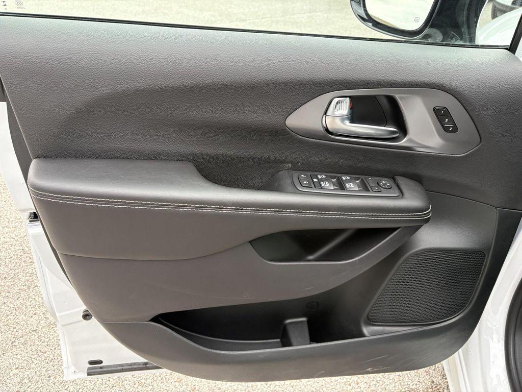 new 2026 Chrysler Pacifica car, priced at $43,366