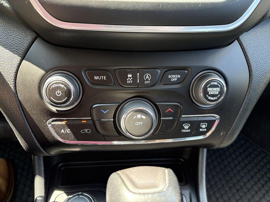 used 2022 Jeep Cherokee car, priced at $25,489