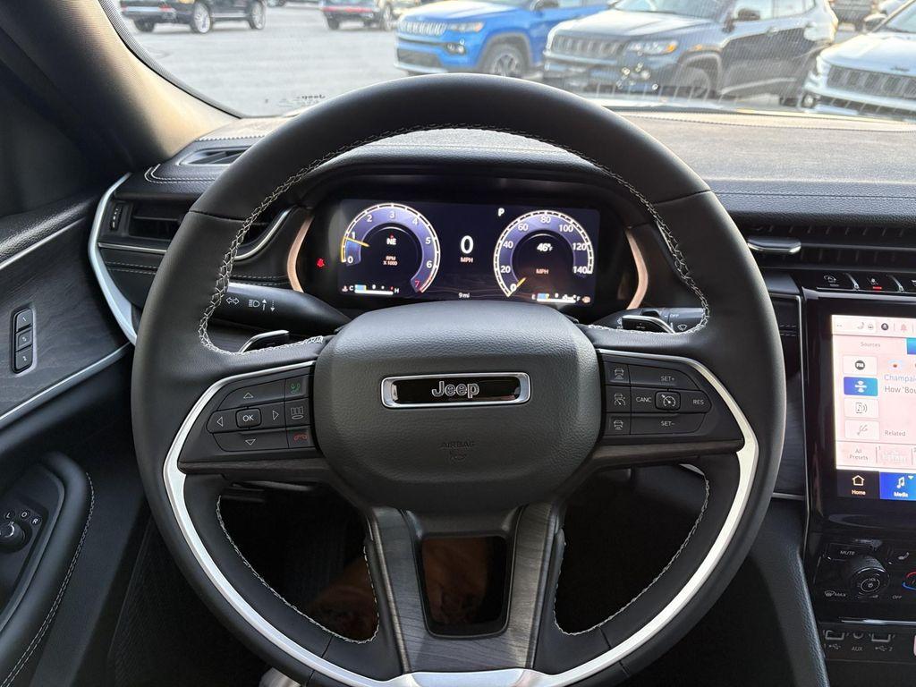 new 2025 Jeep Grand Cherokee car, priced at $44,987