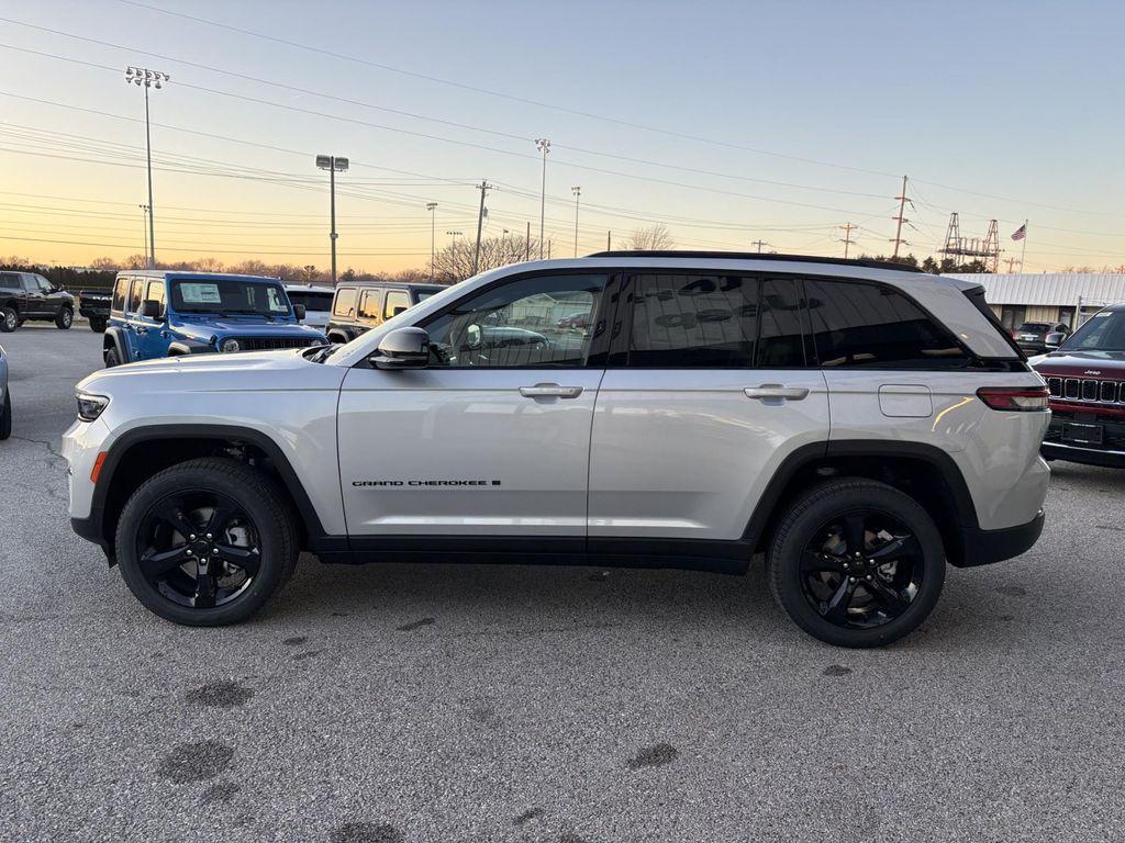new 2025 Jeep Grand Cherokee car, priced at $44,987