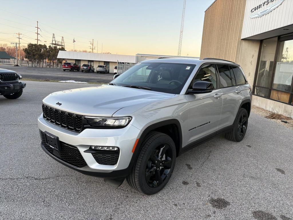 new 2025 Jeep Grand Cherokee car, priced at $44,987