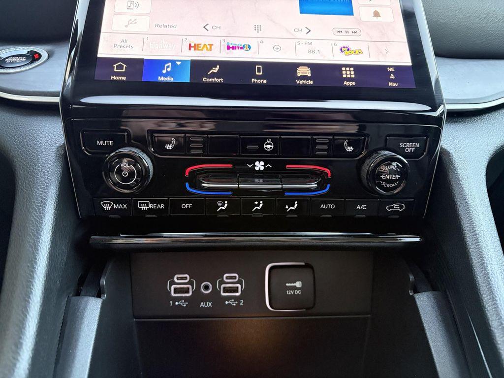 new 2025 Jeep Grand Cherokee car, priced at $44,987