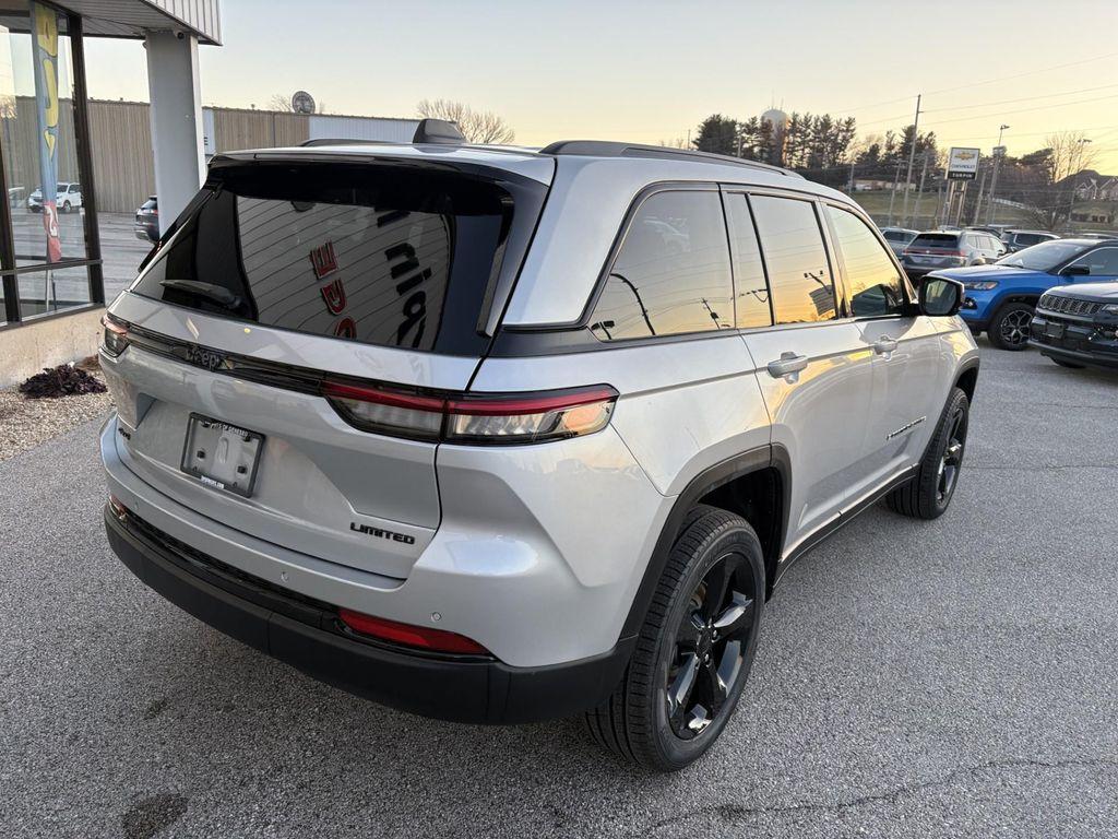 new 2025 Jeep Grand Cherokee car, priced at $44,987