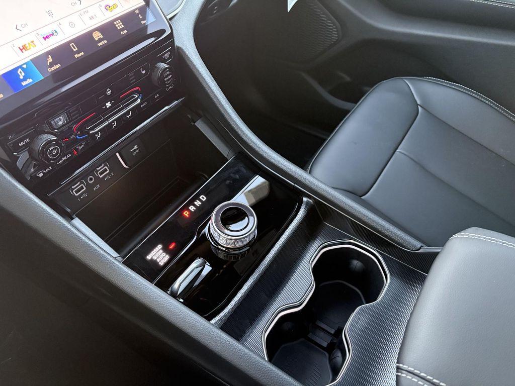 new 2025 Jeep Grand Cherokee car, priced at $44,987