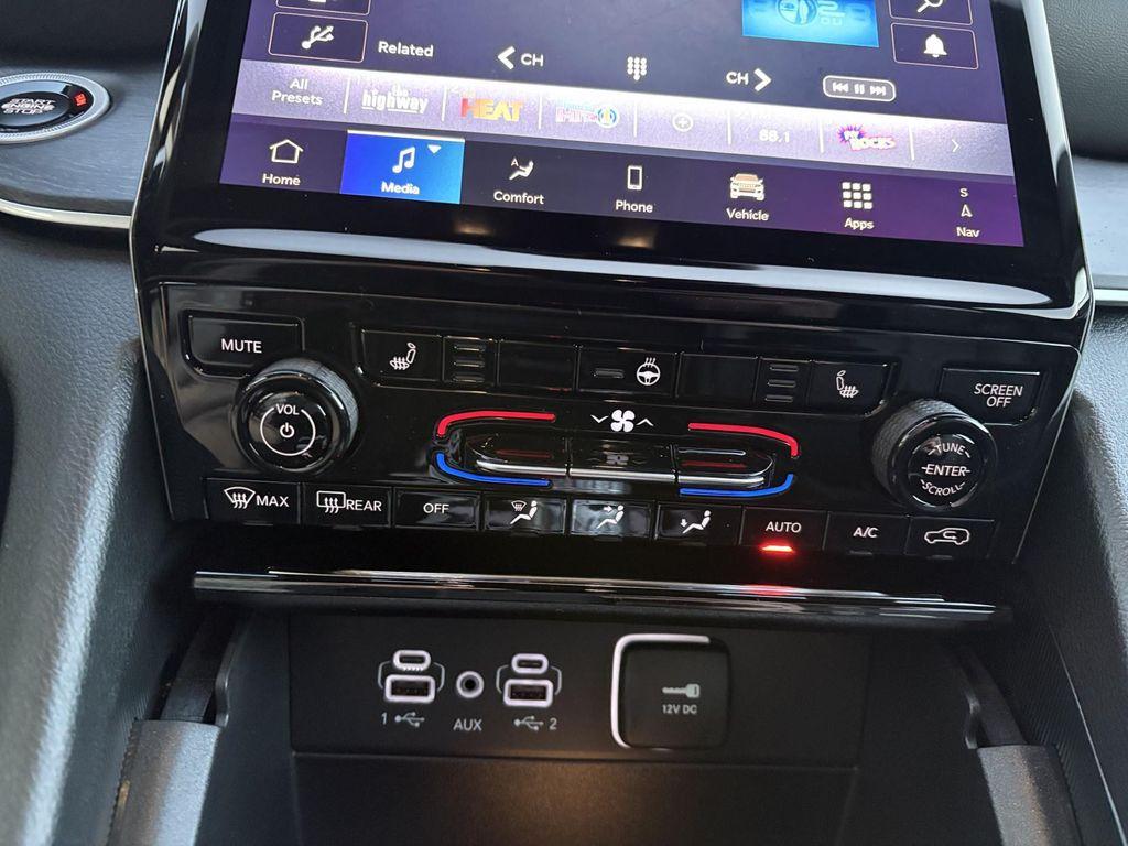 new 2025 Jeep Grand Cherokee car, priced at $44,157