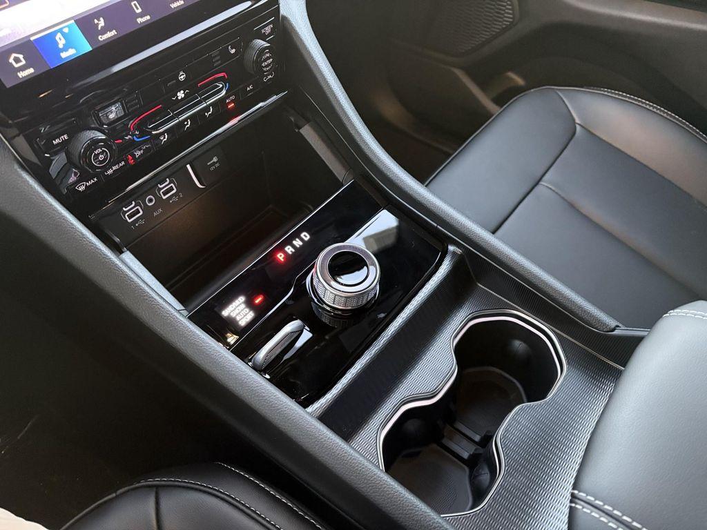 new 2025 Jeep Grand Cherokee car, priced at $44,157