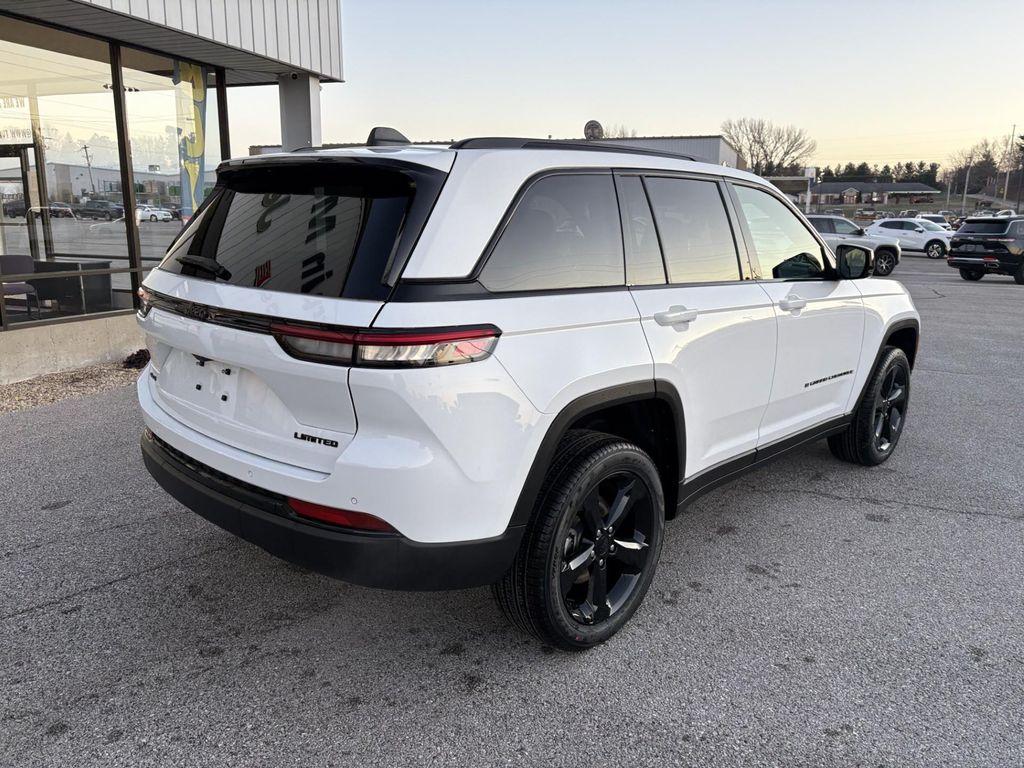 new 2025 Jeep Grand Cherokee car, priced at $44,157