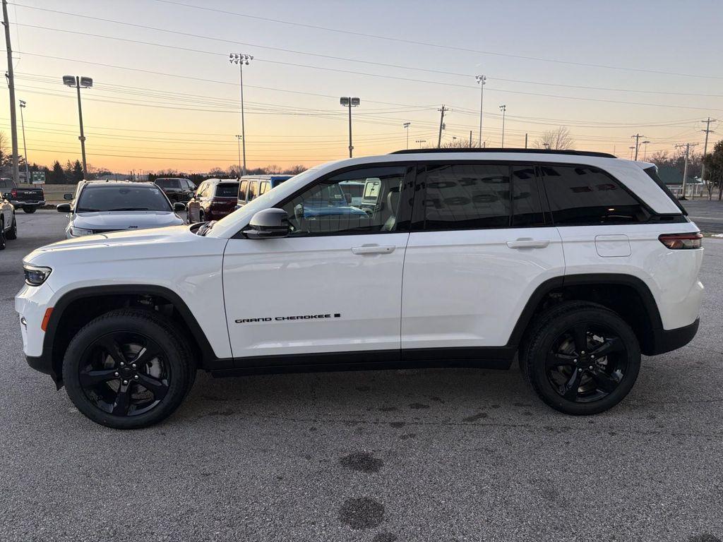 new 2025 Jeep Grand Cherokee car, priced at $44,157