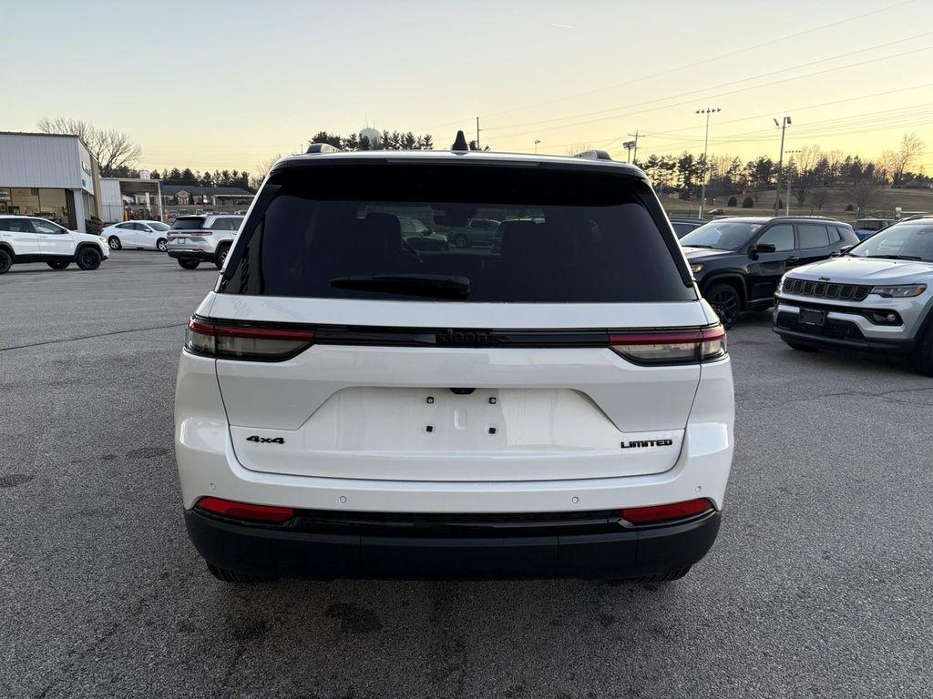 new 2025 Jeep Grand Cherokee car, priced at $44,157