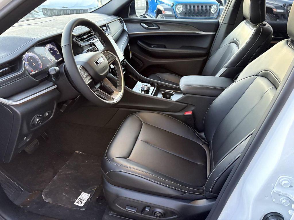 new 2025 Jeep Grand Cherokee car, priced at $44,157