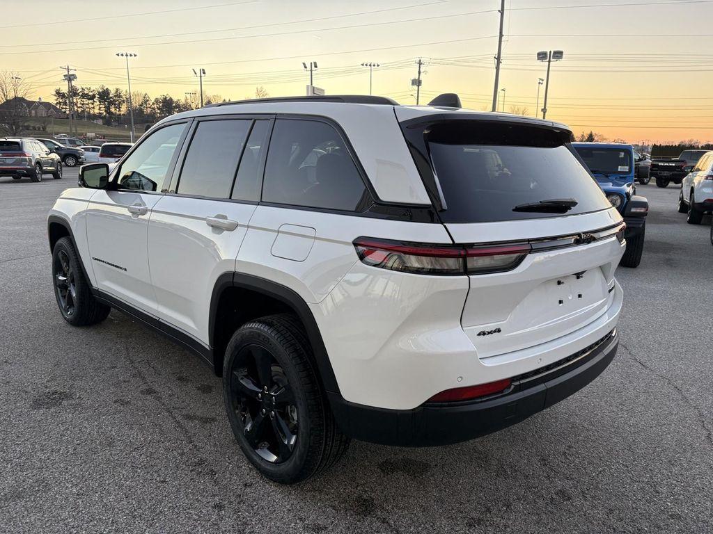 new 2025 Jeep Grand Cherokee car, priced at $44,157
