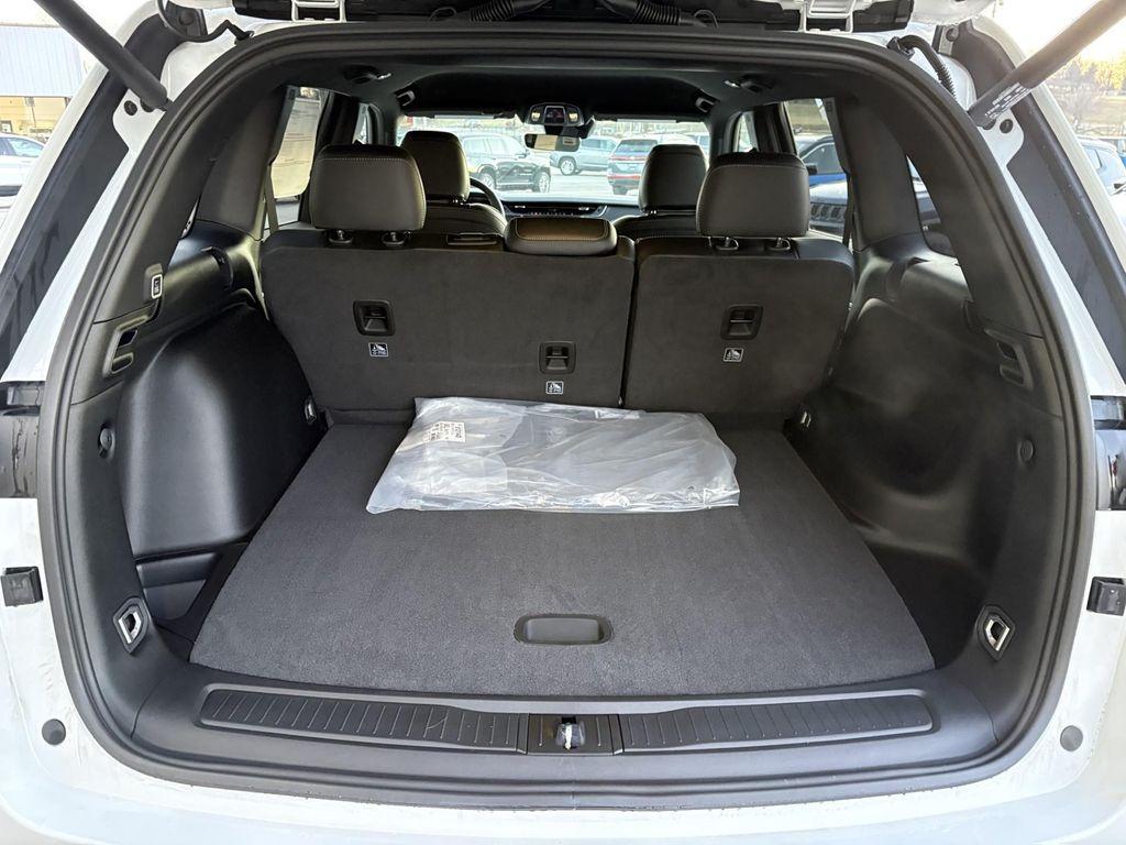 new 2025 Jeep Grand Cherokee car, priced at $44,157