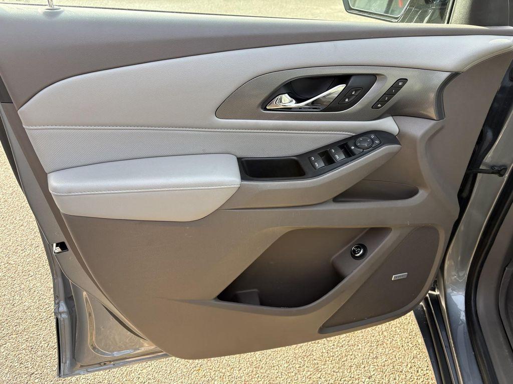 used 2021 Chevrolet Traverse car, priced at $31,468