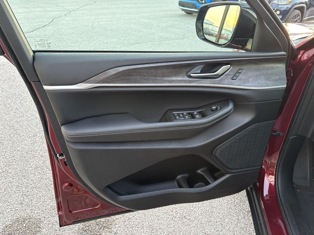 new 2025 Jeep Grand Cherokee L car, priced at $49,995