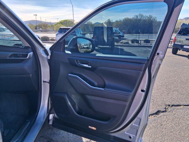 used 2025 Toyota Highlander car, priced at $43,874