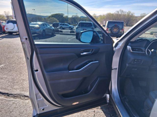 used 2025 Toyota Highlander car, priced at $43,874