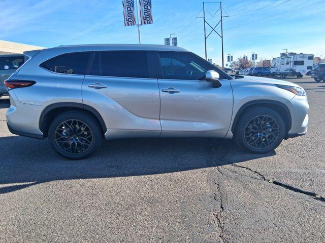 used 2025 Toyota Highlander car, priced at $43,874