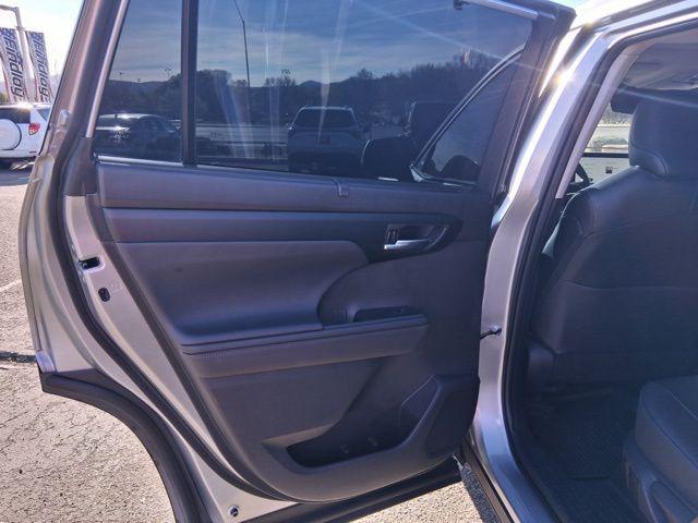 used 2025 Toyota Highlander car, priced at $43,874