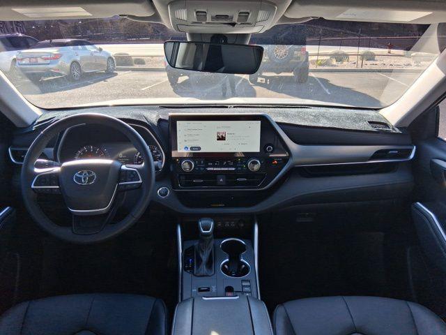 used 2025 Toyota Highlander car, priced at $43,874