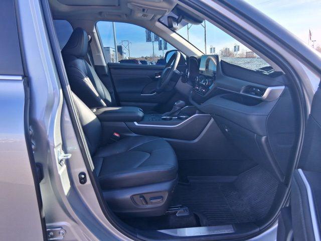 used 2025 Toyota Highlander car, priced at $43,874