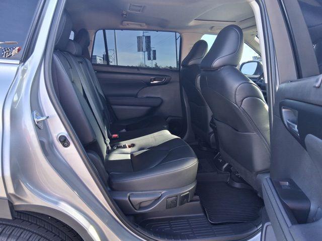 used 2025 Toyota Highlander car, priced at $43,874