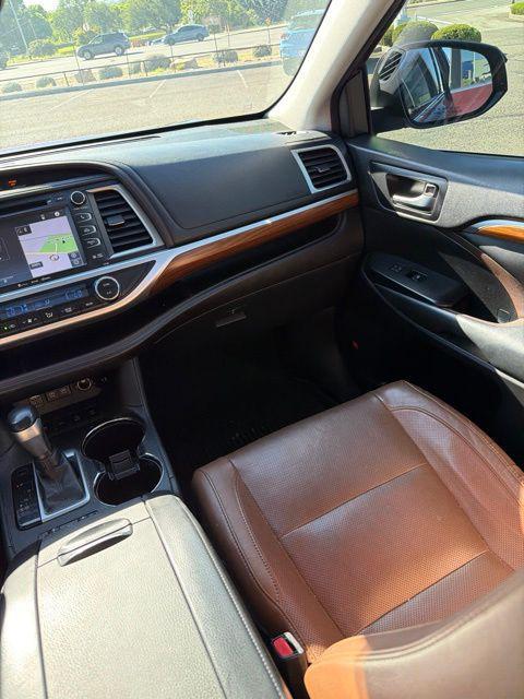 used 2018 Toyota Highlander car, priced at $25,369
