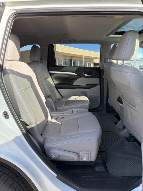 used 2019 Toyota Highlander car, priced at $26,874