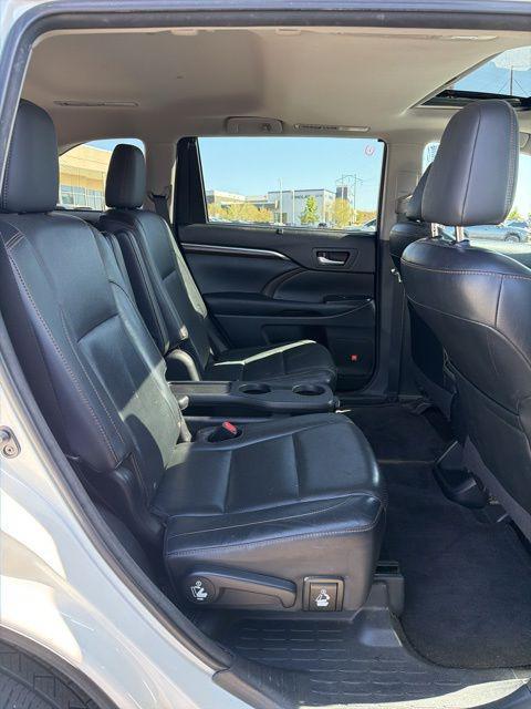 used 2016 Toyota Highlander car, priced at $22,075