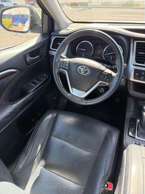 used 2016 Toyota Highlander car, priced at $22,075