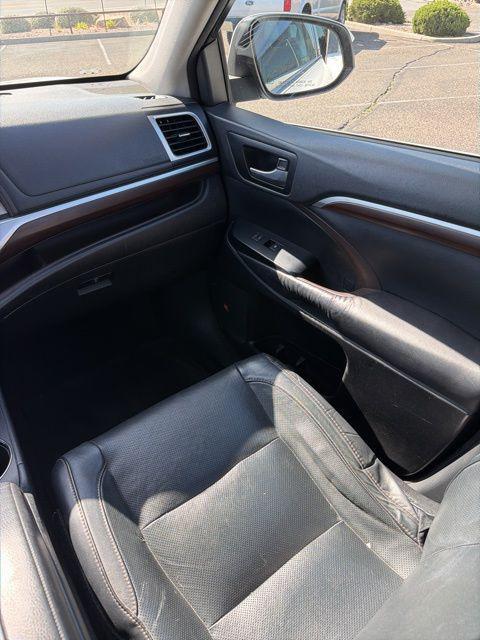 used 2016 Toyota Highlander car, priced at $22,075