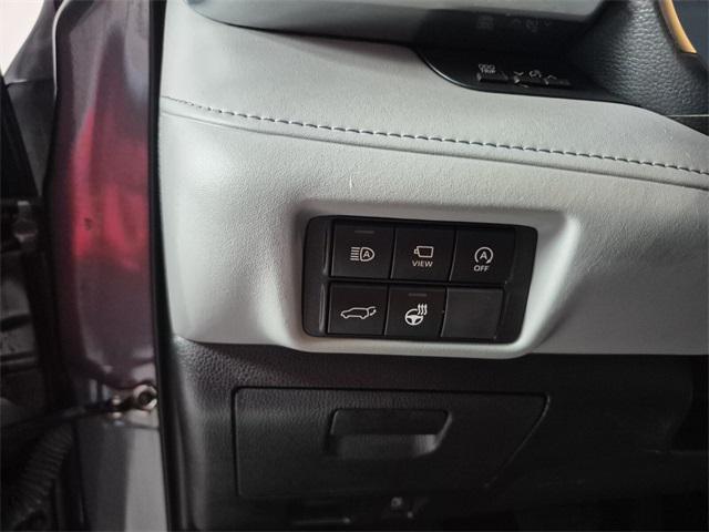 used 2023 Toyota Highlander car, priced at $33,744