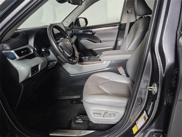 used 2023 Toyota Highlander car, priced at $33,744