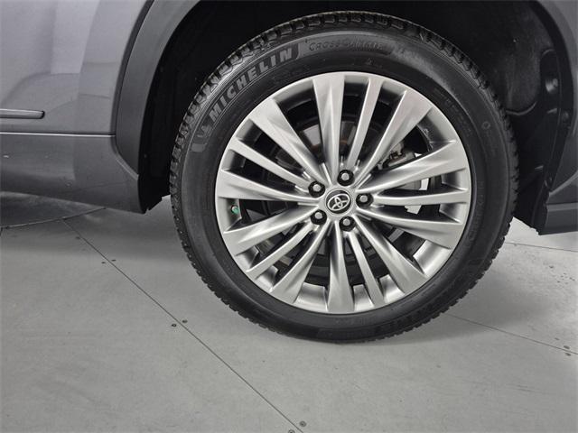 used 2023 Toyota Highlander car, priced at $33,744