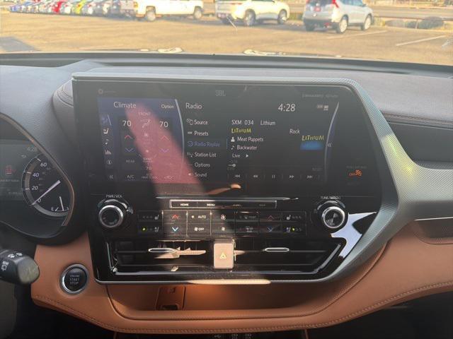 used 2020 Toyota Highlander car, priced at $32,874