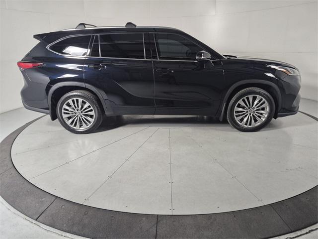 used 2020 Toyota Highlander car, priced at $33,902