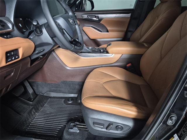used 2020 Toyota Highlander car, priced at $33,902