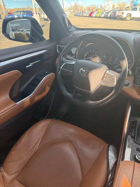 used 2020 Toyota Highlander car, priced at $32,874